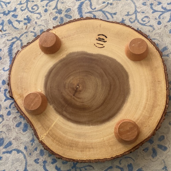 Studio California unique floral design wooden trivet. - Picture 4 of 6